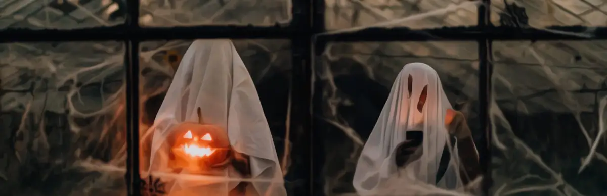 VR Girls’ Room in Darkness